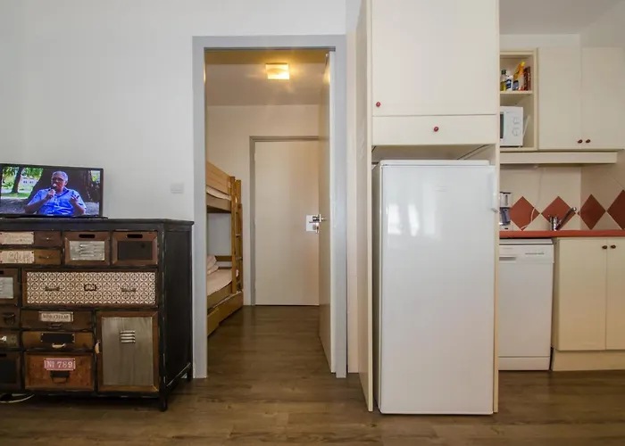 A Avec Balcon, 4 Personnes - Fr-1-343-238