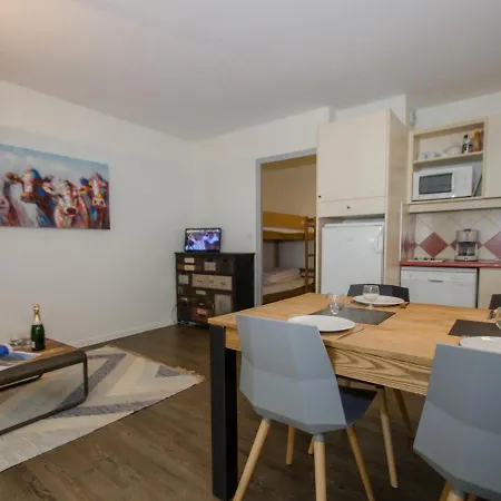 Appartement Cosy à Proche Du Ski-bus - Fr-1-343-238